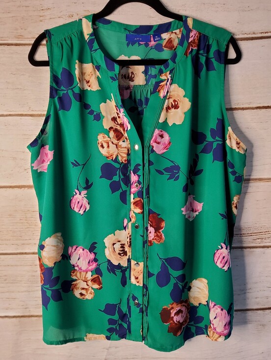 Apt. 9 Tops - Apt. 9 Emerald Green Floral Button-Front Sleeveless Blouse